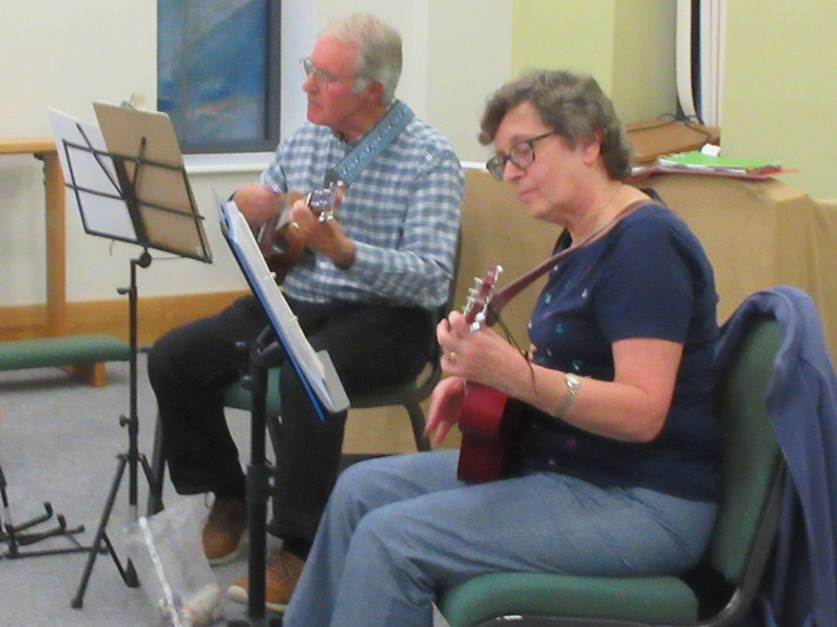 Ukulangle Band
The Triangle Ukelele Group